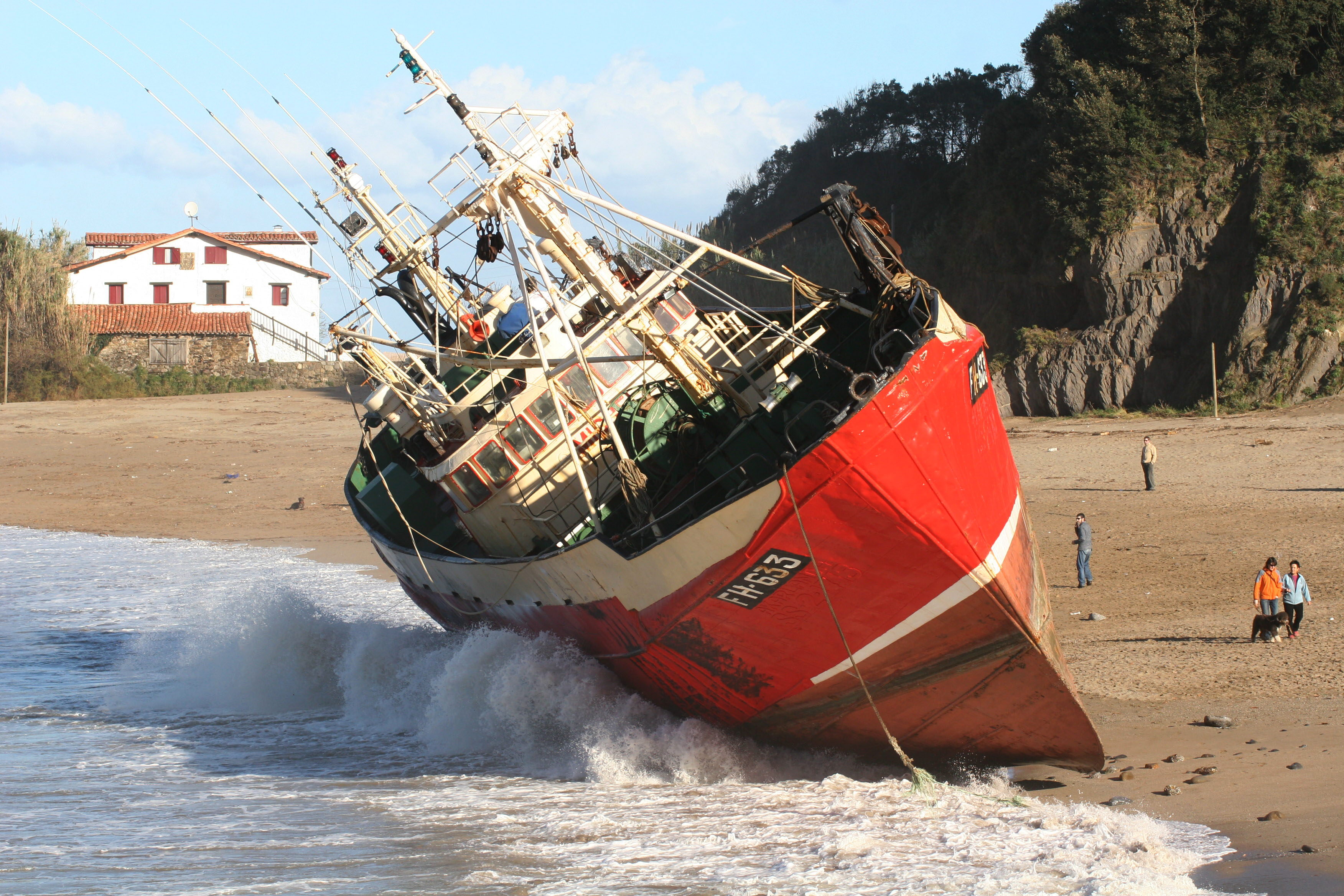 El 'Michel Falmouth' embarrancado en Saturraran