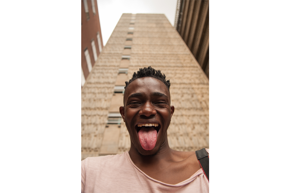 Johannesburg. Sawubona y Jebo, dos términos zulús para desear la bienvenida. Y acto seguido, festival de muecas entre paredes de hormigón y cristal