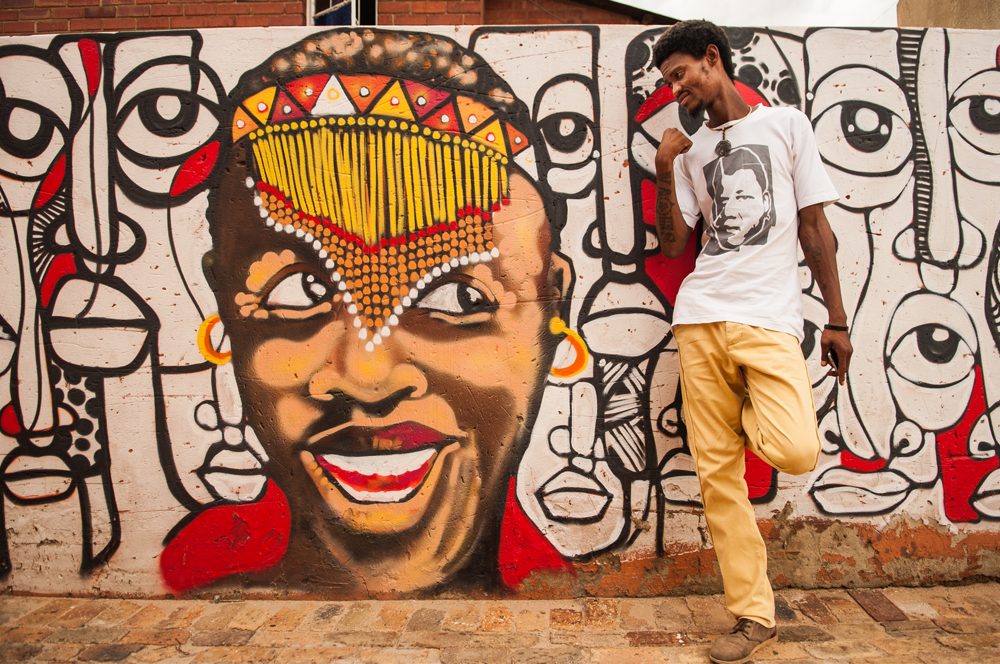 Soweto. Los grafitis son una presencia constante en las calles del suburbio, preferentemente motivos étnicos
