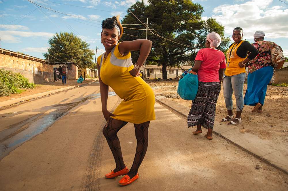 Soweto. Desconfianza y desenfado son dos caras de la misma moneda. Los turistas se abren camino poco a poco en un escenario impermeable hasta hace unos años