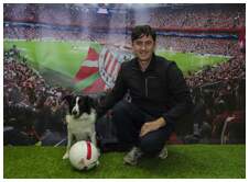 Foto 19 de la aficin en la oficina del BBVA de BARAKALDO <br>
| Martes 26 de mayo 2015