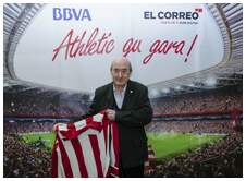 Foto 20 de la aficin en la oficina del BBVA de BARAKALDO <br>
| Martes 26 de mayo 2015