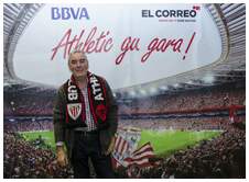 Foto 21 de la aficin en la oficina del BBVA de BARAKALDO <br>
| Martes 26 de mayo 2015