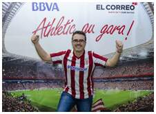 Foto 25 de la aficin en la oficina del BBVA de BARAKALDO <br>
| Martes 26 de mayo 2015