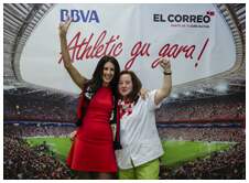 Foto 30 de la aficin en la oficina del BBVA de BARAKALDO <br>
| Martes 26 de mayo 2015