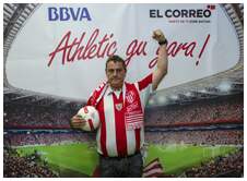 Foto 11 de la aficin en la oficina del BBVA de BARAKALDO <br>
| Martes 26 de mayo 2015