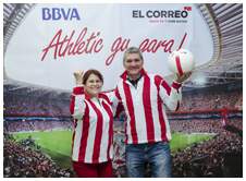 Foto 6 de la aficin en la oficina del BBVA de BARAKALDO <br>
| Martes 26 de mayo 2015