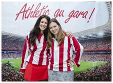 Foto 8 de la aficin en la oficina del BBVA de BARAKALDO <br>
| Martes 26 de mayo 2015