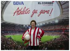 Foto 14 de la aficin en la oficina del BBVA de BARAKALDO <br>
| Martes 26 de mayo 2015