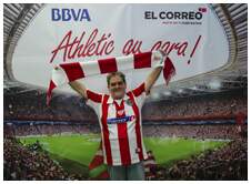 Foto 15 de la aficin en la oficina del BBVA de BARAKALDO <br>
| Martes 26 de mayo 2015