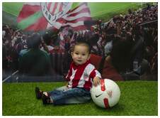 Foto 17 de la aficin en la oficina del BBVA de BARAKALDO <br>
| Martes 26 de mayo 2015