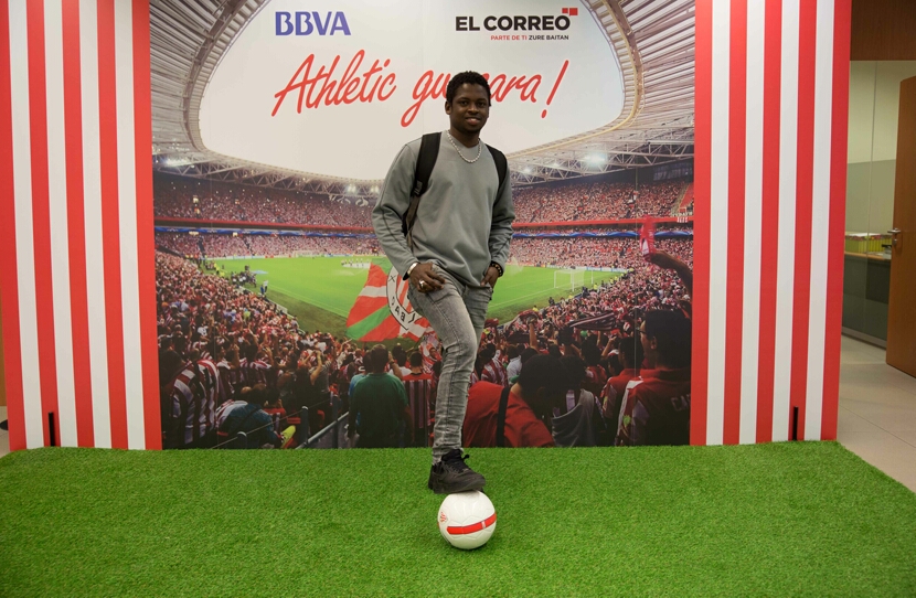 Foto 12 de la aficin en la oficina del BBVA de DURANGO<br>
Lunes 18 de mayo 2015