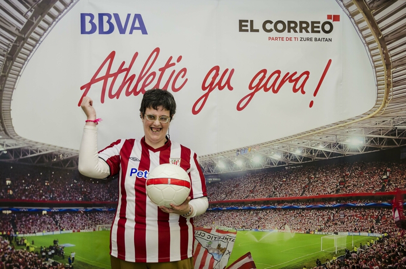 Foto 6 de la afici�n en la oficina del BBVA de GERNIKA <br>
| Jueves 21 de mayo 2015