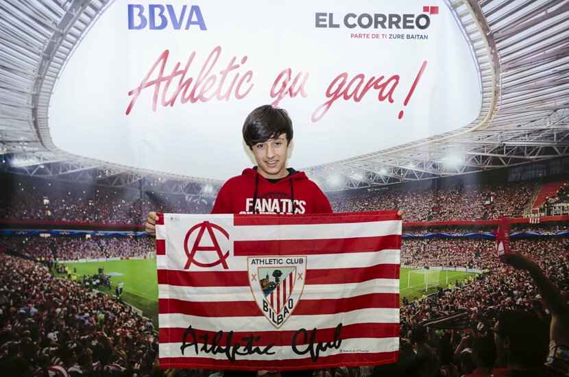 Foto 2 de la afici�n en la oficina del BBVA de GERNIKA <br>
| Jueves 21 de mayo 2015