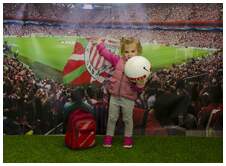 Foto 16 de la afici�n en la oficina del BBVA de GERNIKA <br>
| Jueves 21 de mayo 2015