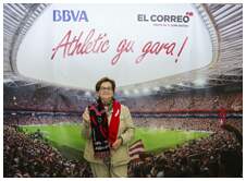 Foto 17 de la afici�n en la oficina del BBVA de GERNIKA <br>
| Jueves 21 de mayo 2015