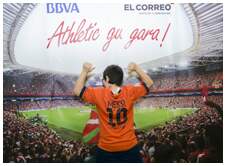 Foto 20 de la afici�n en la oficina del BBVA de GERNIKA <br>
| Jueves 21 de mayo 2015
