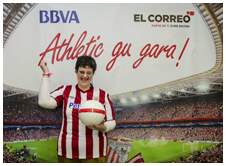 Foto 6 de la afici�n en la oficina del BBVA de GERNIKA <br>
| Jueves 21 de mayo 2015