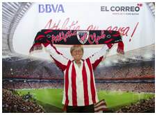 Foto 26 de la afici�n en la oficina del BBVA de GERNIKA <br>
| Jueves 21 de mayo 2015