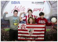 Foto 4 de la afici�n en la oficina del BBVA de GERNIKA <br>
| Jueves 21 de mayo 2015