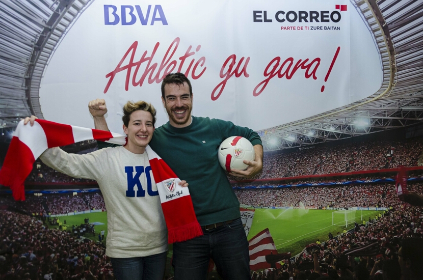 Foto 24 de la aficin en la oficina del BBVA de PORTUGALETE <br>
| Lunes 25 de mayo 2015