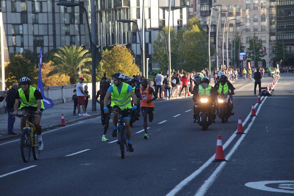 Foto 2 de la carrera en Torre Iberdrola y puente de Deusto